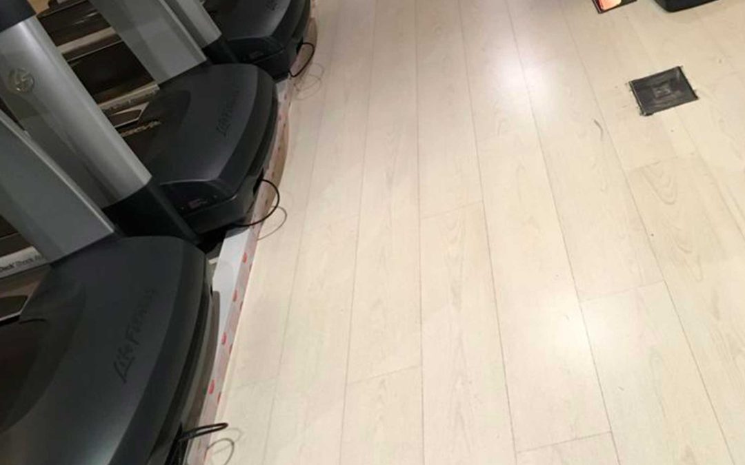 Instalación de tomas de corriente y antena en gimnasio en Gijón
